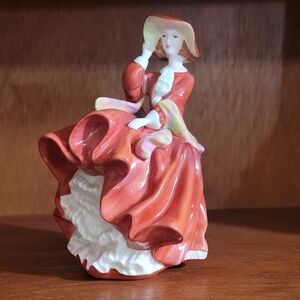 Royal Doulton Pretty Ladies "Top Of The Hill" Figurine HN4778 Bone China 2004